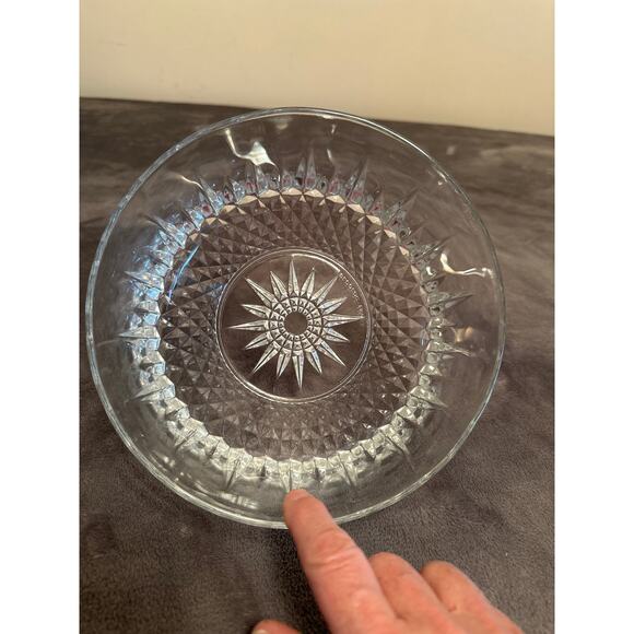 Vintage mid-century Arcoroc Starburst clear glass serving bowl "Diamant" pattern - Picture 4 of 7